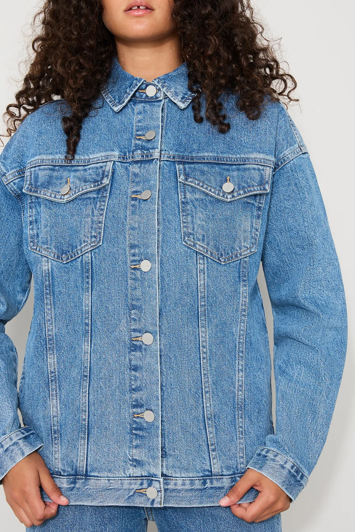 ESSENTIAL DENIM JACKET