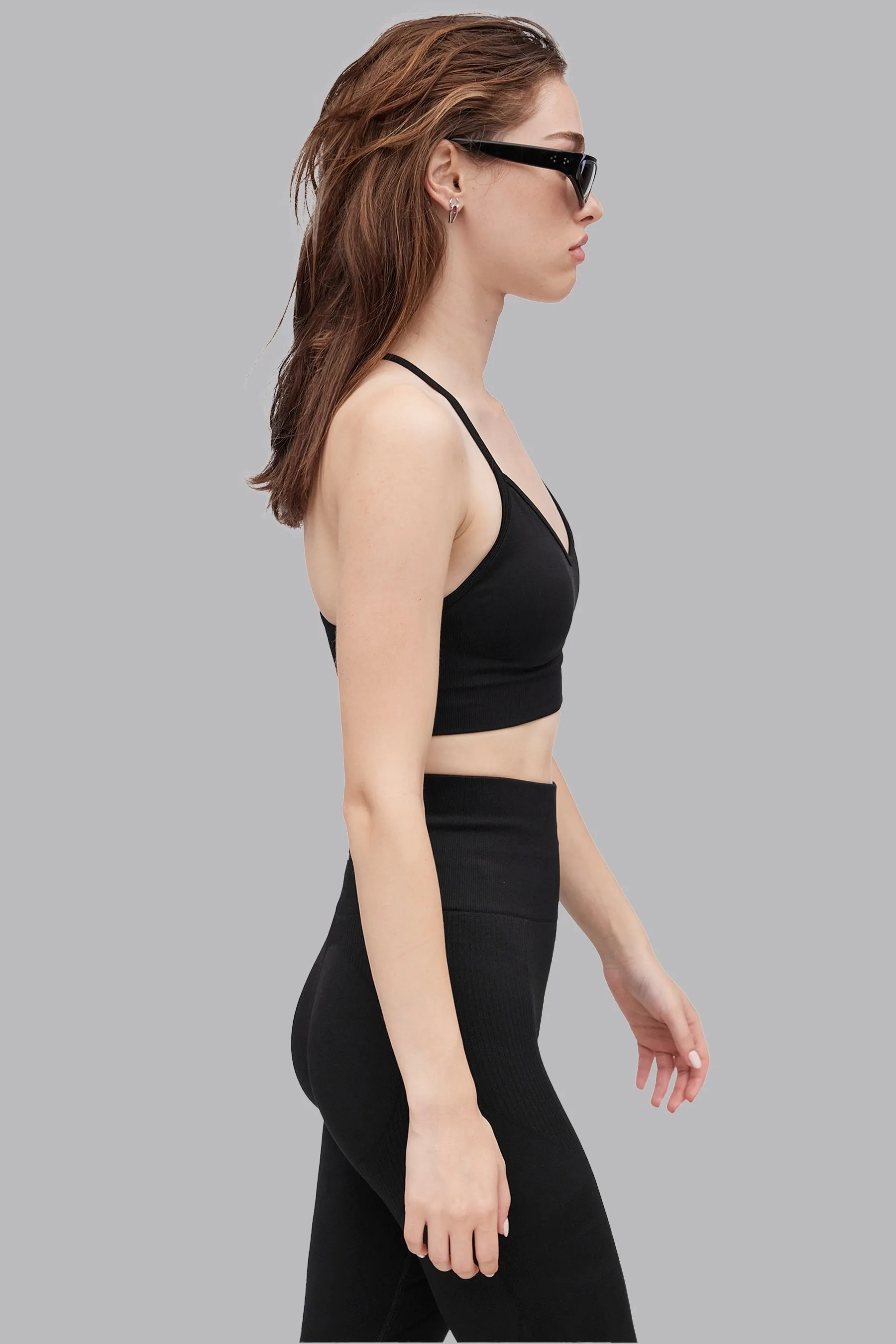 V_COMPRESS SEAMLESS SPORTS BRA - Black